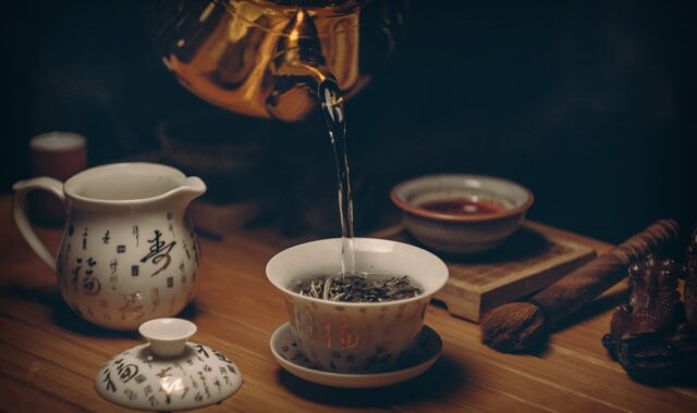 tea, cup, tea cup, pot, tea leaves, pour, pouring, pouring tea, tea time, tea ceremony, beverage, hot tea, drink, kitchenware, teapot, traditional, black tea, green tea
