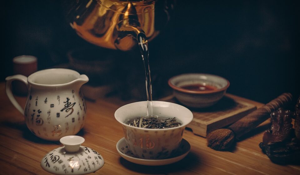 tea, cup, tea cup, pot, tea leaves, pour, pouring, pouring tea, tea time, tea ceremony, beverage, hot tea, drink, kitchenware, teapot, traditional, black tea, green tea