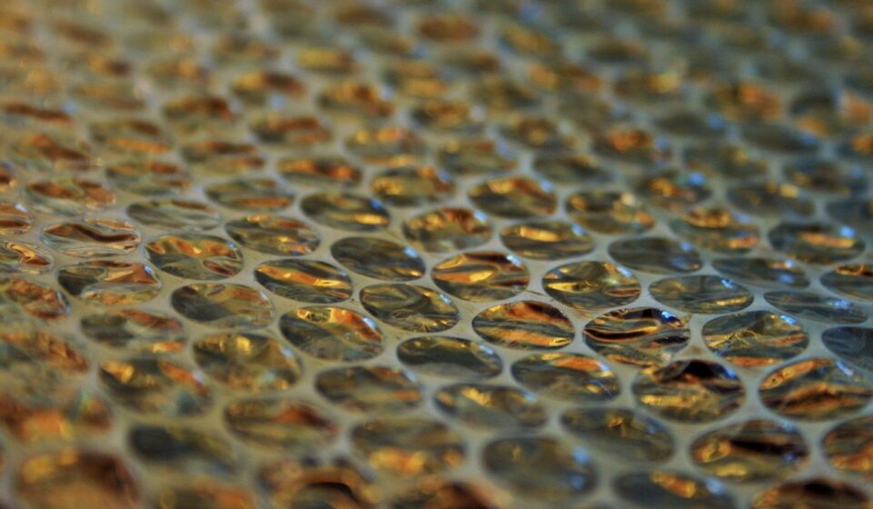 wraps, bubbles, plastic, transparent, patterns, designs, textures, backgrounds, yellow, lights, reflections, packaging, materials, package, packing, soft, protective, sheet, brown bubbles