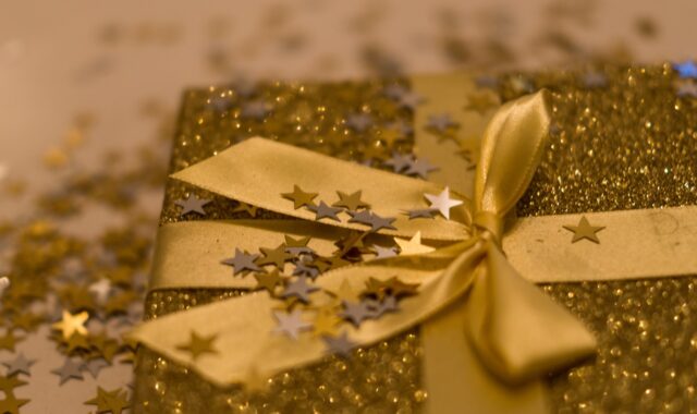 glitter, 4k wallpaper, cool backgrounds, windows wallpaper, box, mac wallpaper, background, darling, beautiful wallpaper, glitter background, free background, hd wallpaper, treasure chest, texture, wallpaper hd, gold, desktop backgrounds, stars, ribbon, wallpaper 4k, yellow, laptop wallpaper, cute, glitter texture, free wallpaper, backgrounds, design, full hd wallpaper, 4k wallpaper 1920x1080, beautiful