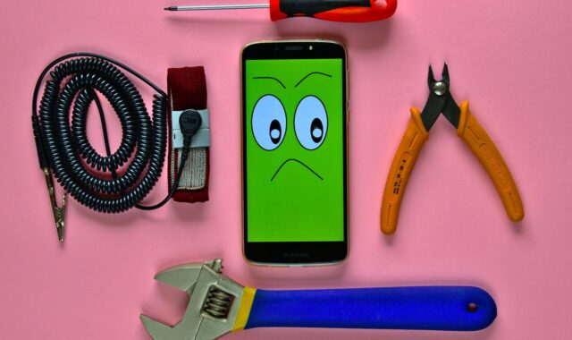 smartphone, wire cutting pliers, screwdriver, english people, anti-static band, phone, repair, mobile, service, cellphone, wrist extension band, pink