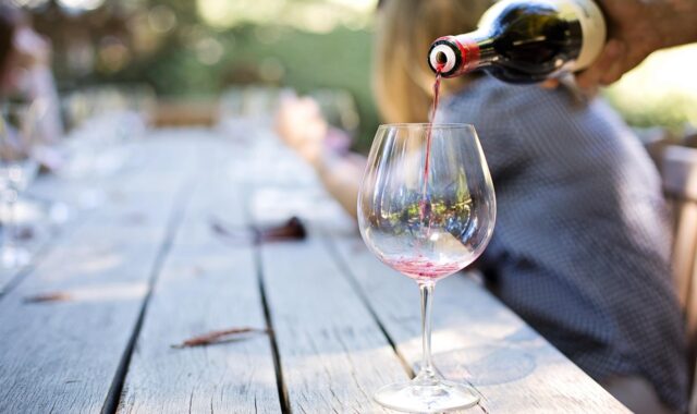 wine, 4k wallpaper, glass, cool backgrounds, drink, tasting, mac wallpaper, hand, pouring, laptop wallpaper, dinner, desktop backgrounds, hd wallpaper, wine tour, full hd wallpaper, free background, wine tasting, wineglass, wallpaper hd, party, 4k wallpaper 1920x1080, free wallpaper, celebration, wallpaper 4k, windows wallpaper, beautiful wallpaper, wallpaper