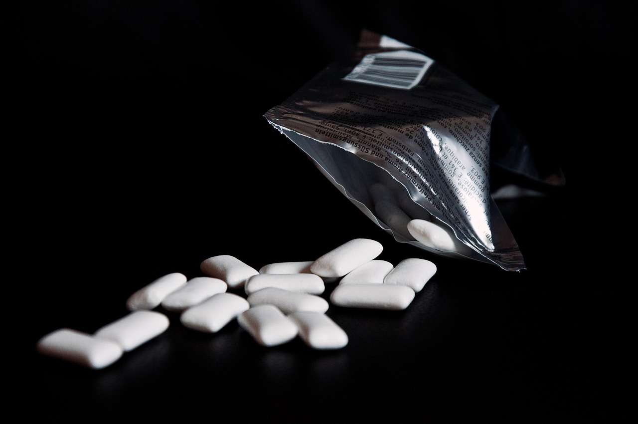 chewing gum, table, scattered, packaging, silver, black background, glittering, chewing gum, chewing gum, chewing gum, chewing gum, chewing gum