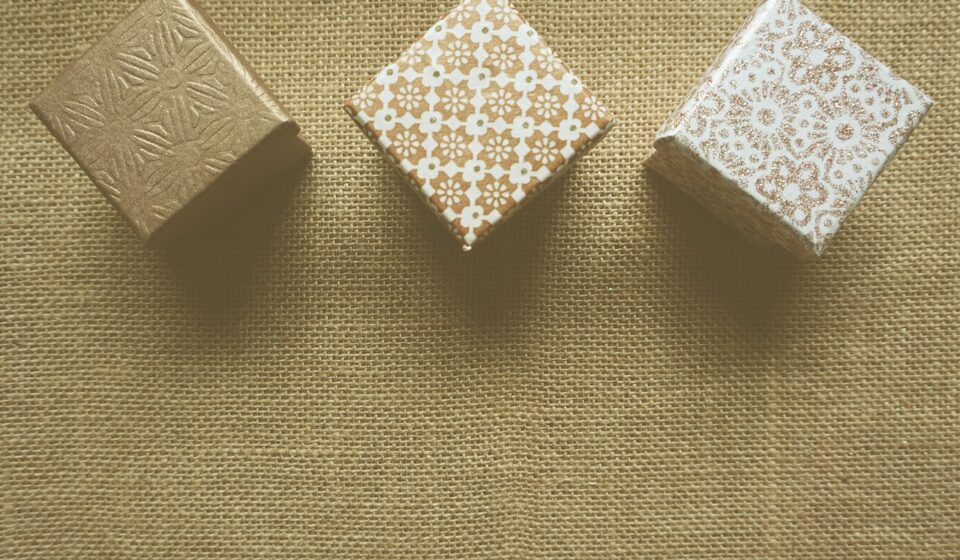 box, gift, pre, gift box, gift boxes, present, surprise, celebration, holiday, wrap, decoration, anniversary, sackcloth, sackcloth background, decorative, awesome, happy birthday, boxes, decor, brown birthday, brown gift, brown surprise, brown box, brown celebrate