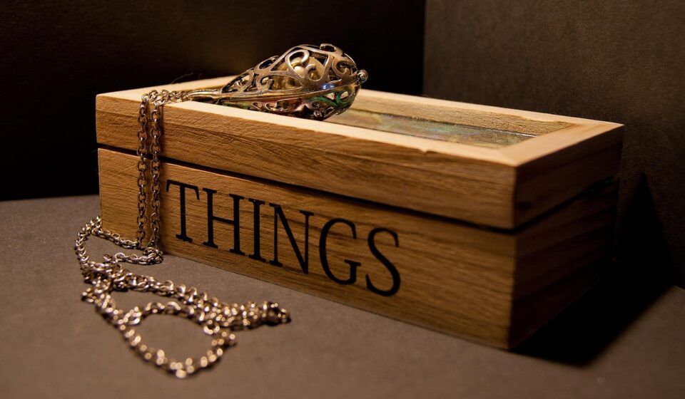 jewellery, jewelry, wooden box, accessory, necklace, accessories, white metal, fashion, chain, pendant, metallic, brown fashion, brown metal, brown jewelry, brown box, wooden box, wooden box, wooden box, accessories, accessories, accessories, accessories, accessories