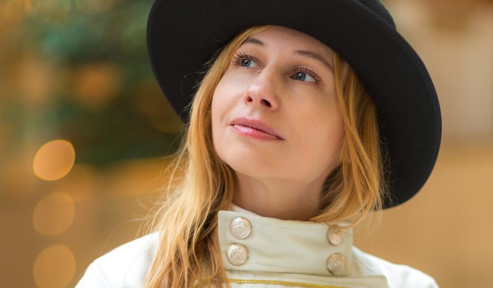 portrait, hat, blonde, young woman, posing models, posing for a photo, model school, model, posing for a photo shoot, close-up, person